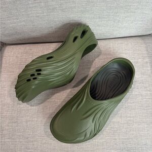 NEW Crocs Echo Wave Clog Mule Slip On Shoe Men's 8 Army Green